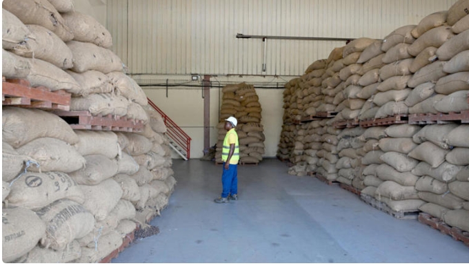 27/04/26  En C�te d'Ivoire, la crise du cacao r�v�le des tensions au sein de la fili�re