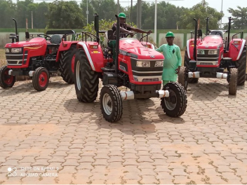 07/01/22  Les premiers tracteurs indiens Mahindra montés par la SoNaMa au Bénin